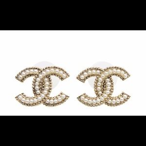 ❌SOLD❌CHANEL CC Logo Pearl Earrings